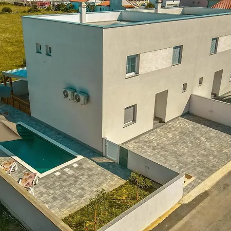 Villa Adria Pearl *