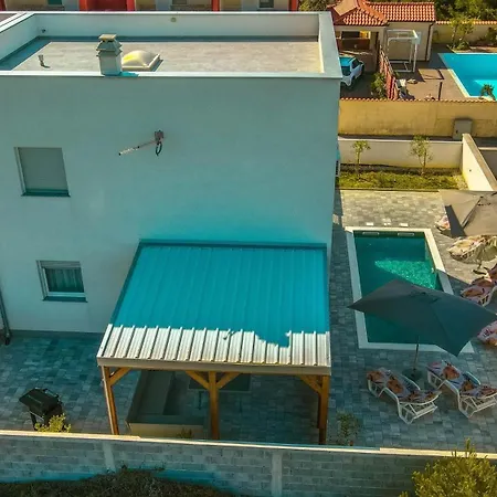 Adria Pearl Villa Vir